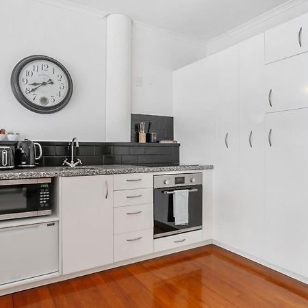 Funky One Bedroom Apartment On Princes Wharf โอ๊คแลนด์ ภายนอก รูปภาพ