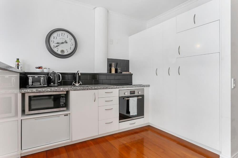 Funky One Bedroom Apartment On Princes Wharf โอ๊คแลนด์ ภายนอก รูปภาพ