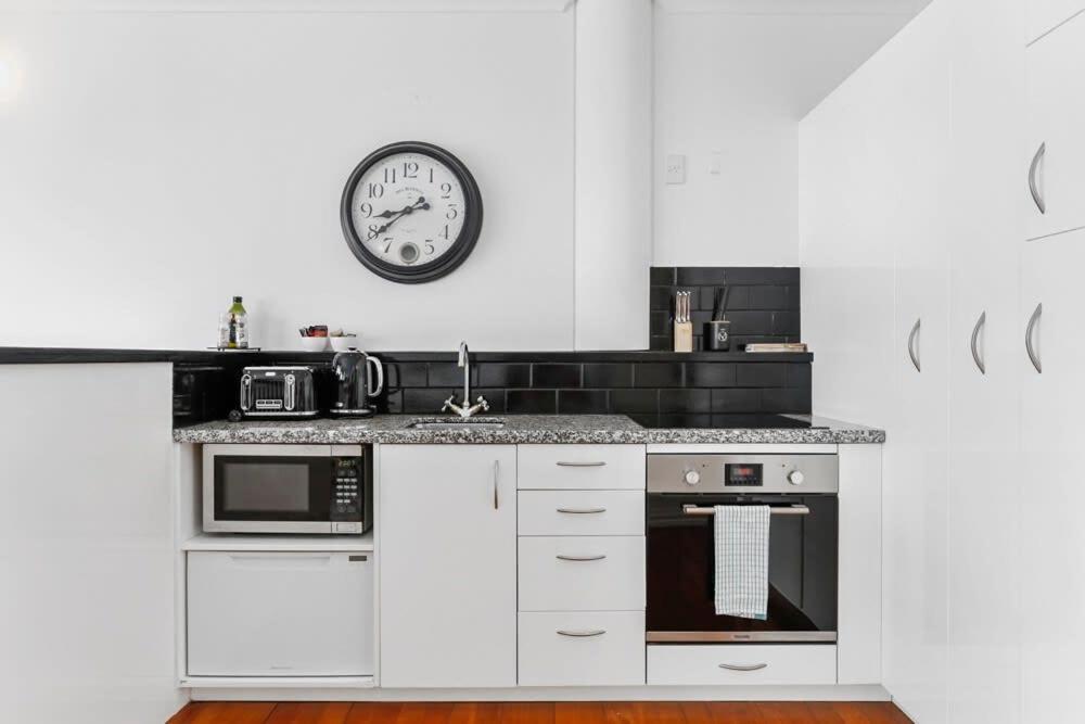 Funky One Bedroom Apartment On Princes Wharf โอ๊คแลนด์ ภายนอก รูปภาพ